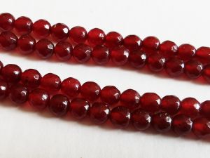 Värjätty jade fasetoitu 6mm tumman punainen (66kpl)